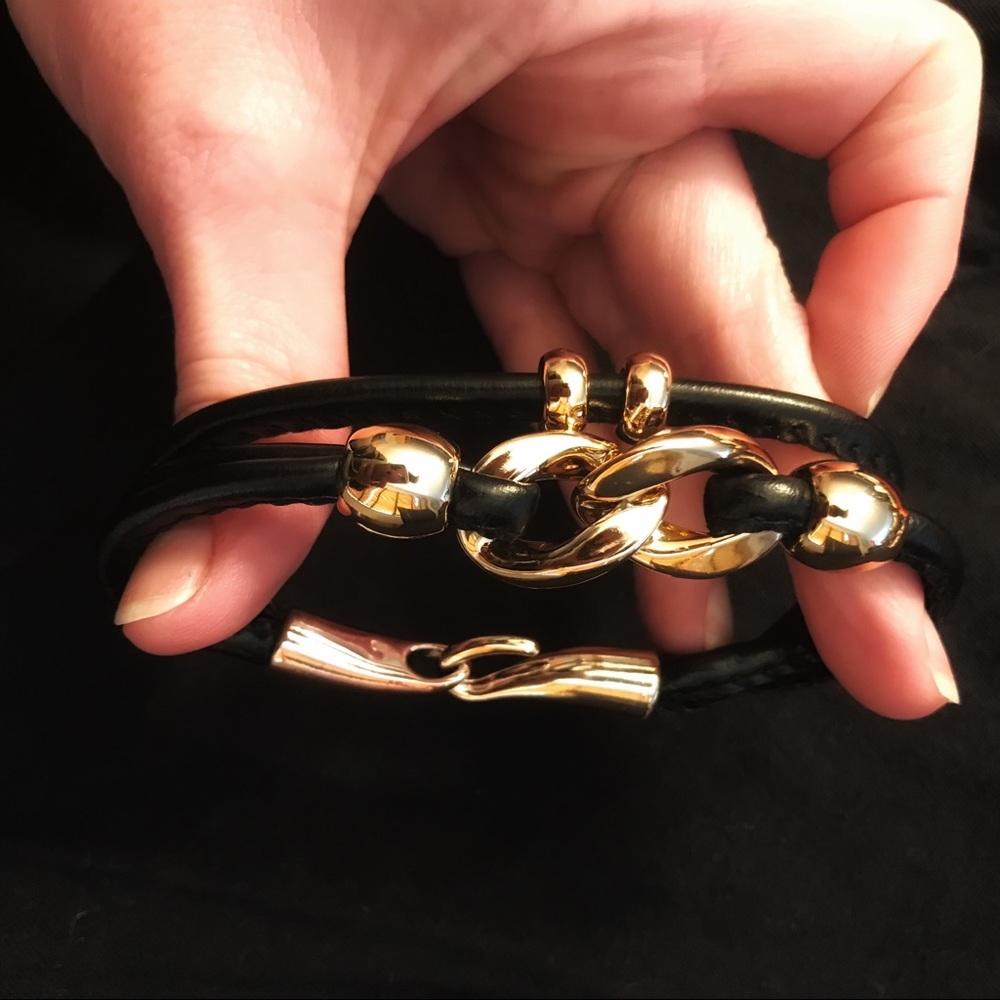 Ladies black and gold color bracelet - Picture 3 of 3